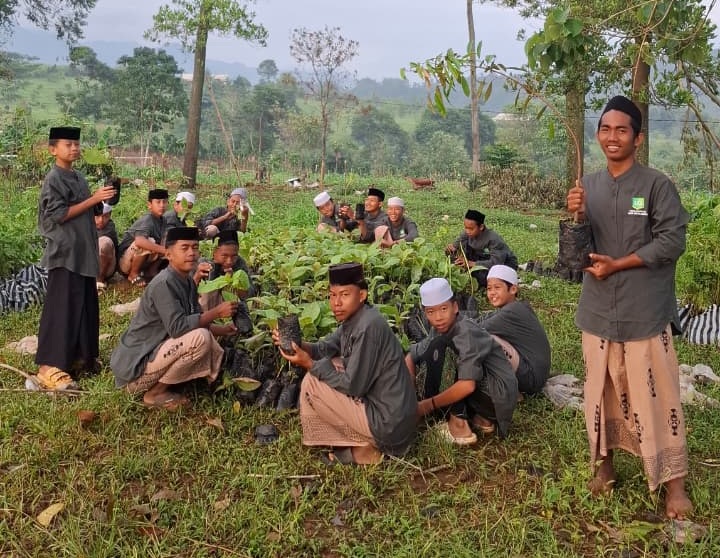 Menanam Kebahagiaan di Setiap Tunas